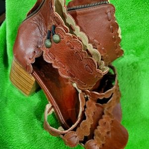 Elf leather shoes